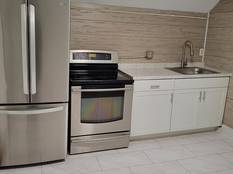 1st image of 921 Washington St #1/2