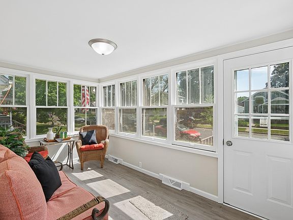 2nd image of 438 6th Ave S