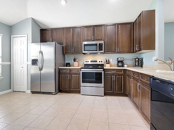 5th image of 13825 Goodson Pl
