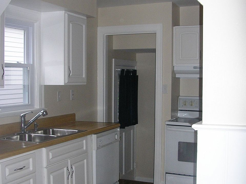 kitchen from dining alcove