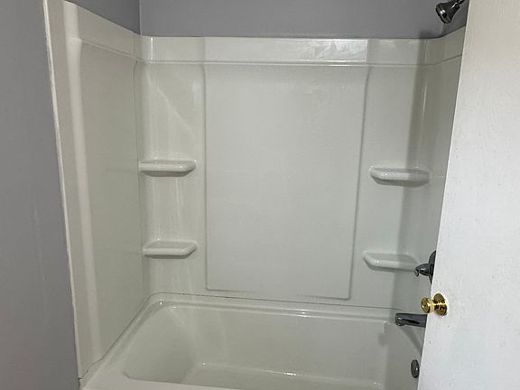 5th image of 329 W Highland St