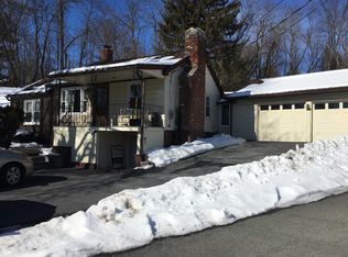 118 Honeywell Ln, Hyde Park, NY 12538