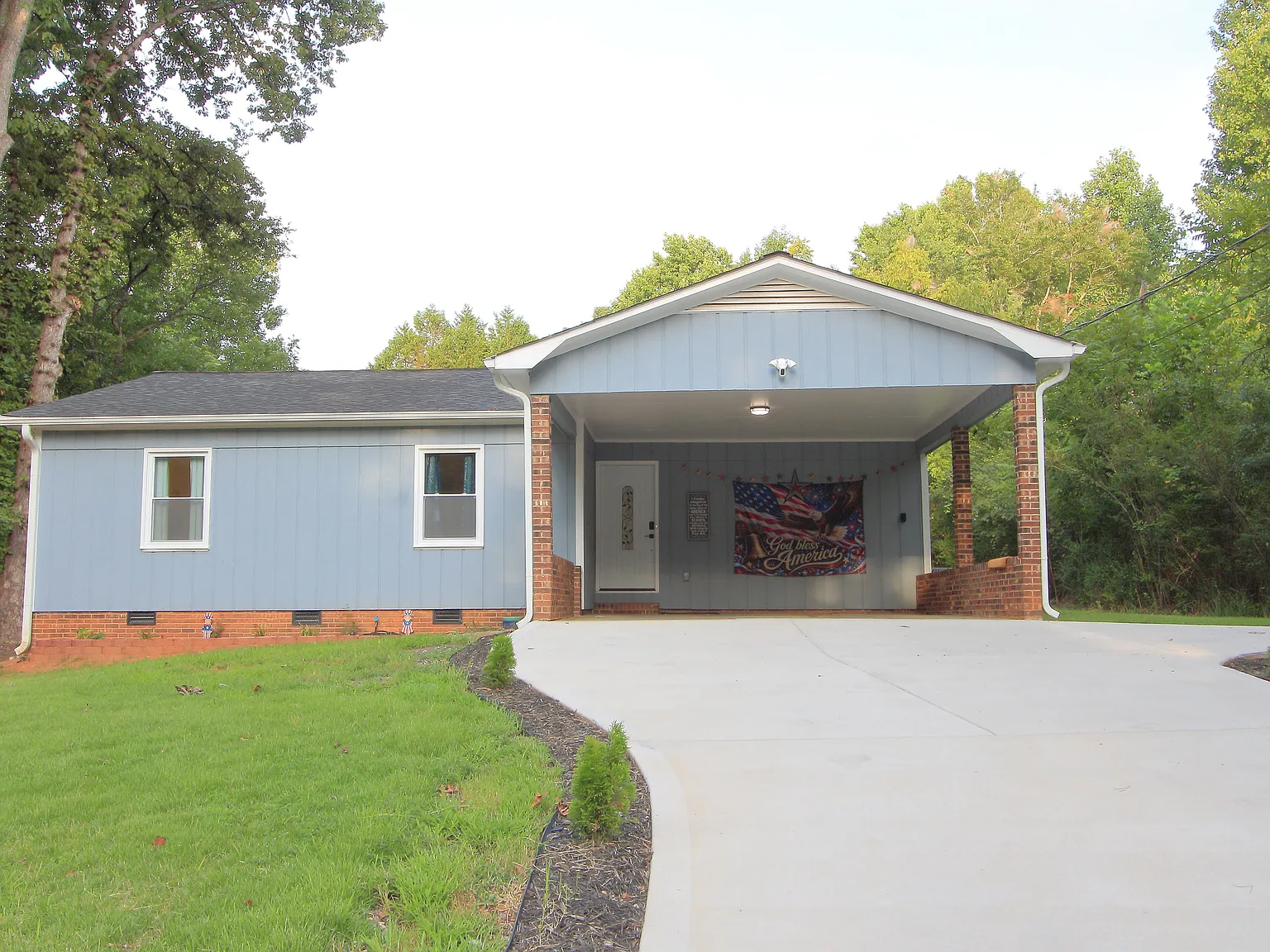 Quiet 3Bed 2Bath Ranch W/Workspace, Fenced Yard! — Photo 2