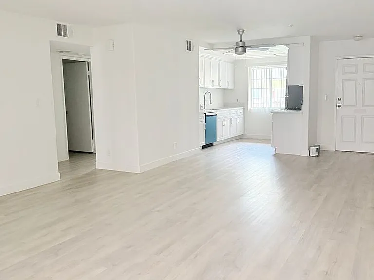 Classic and Modern 715 S Oxford Avenue Apartments! — Photo 2