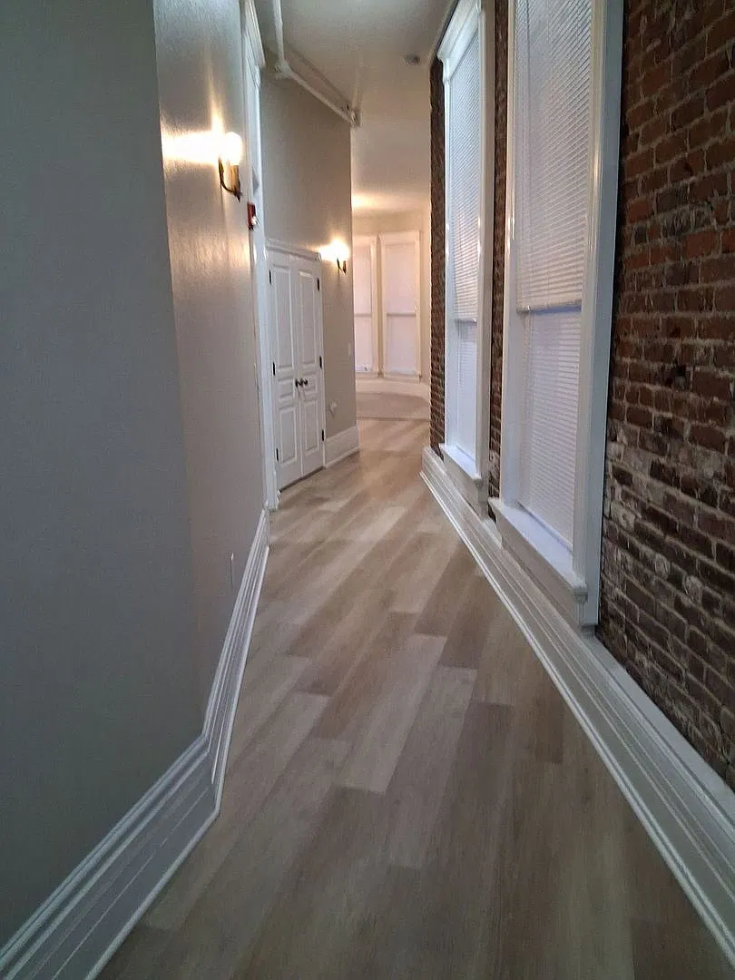 BOS755 — Photo 1