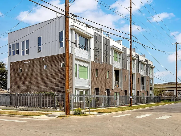 1008 Concordia Ave — Photo 32