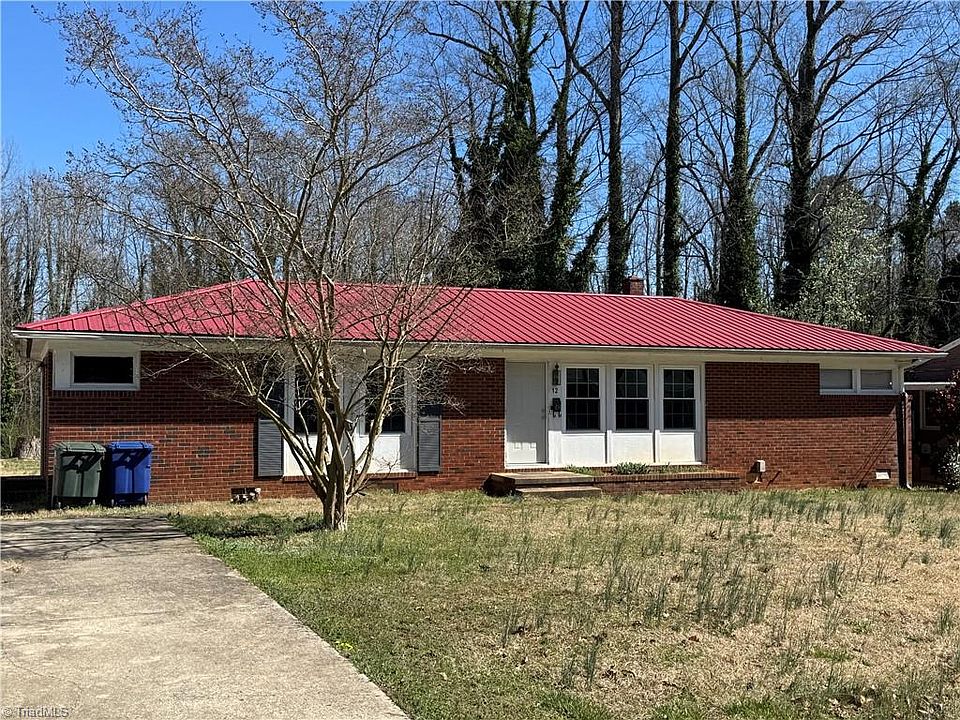 1st image of 12 Hawthorne Ln