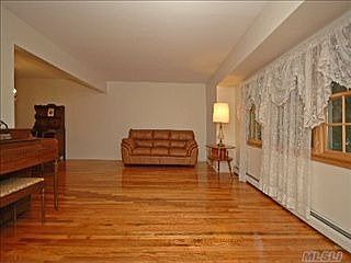 3rd image of 102 Morewood Dr