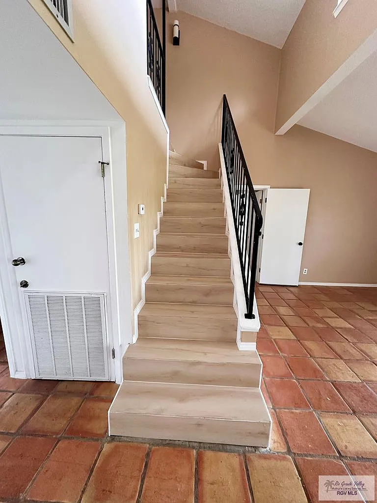 3 bed, 3.0 bath, 1953 sqft, $1,800 — Photo 4