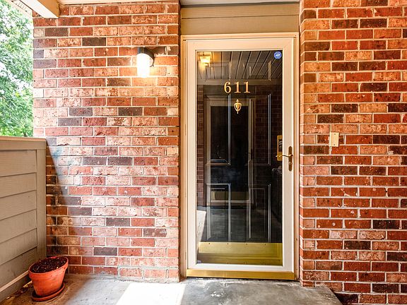 3rd image of 611 Andrea Ln #611