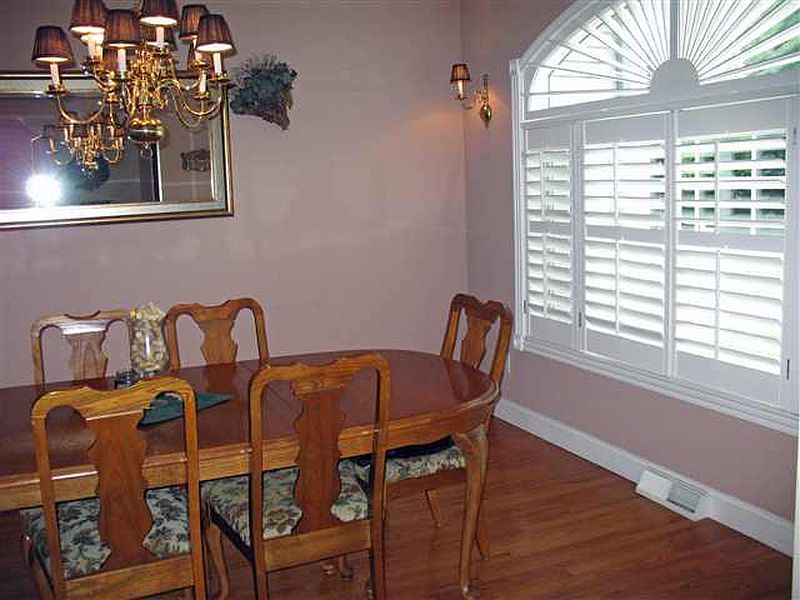 4th image of 2 WILLOW SPRING Drive