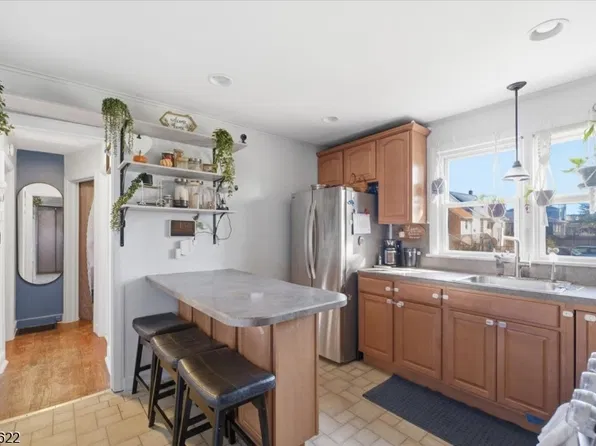 52 Daniel St, Woodbridge Twp., NJ 07064