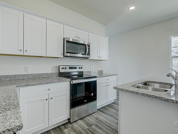 4th image of 1804 Marquette Dr
