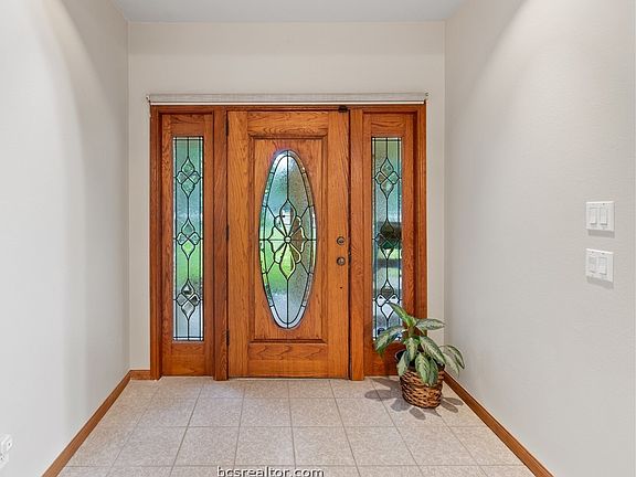 4th image of 111 N Eskew Ln