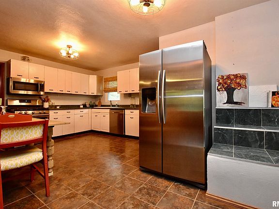 5th image of 1115 E Koch Dr