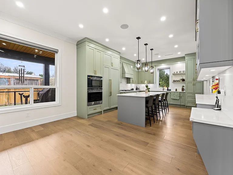 953 Jarvis St — Photo 37