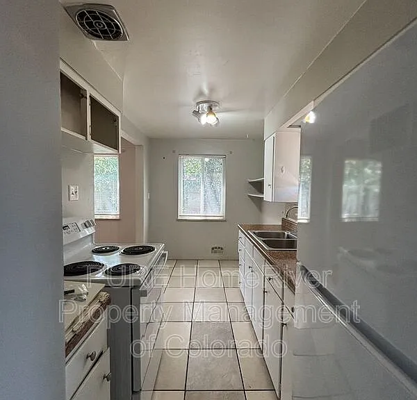 935 N Winona Ct — Photo 6