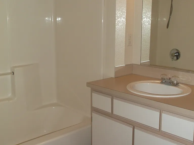 167-Triple Crown Apts — Photo 36