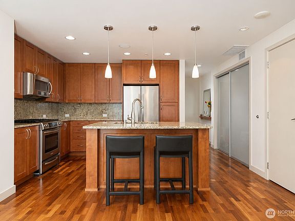 4th image of 10650 NE 9th Place #1023