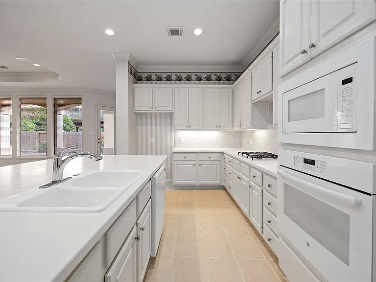 102 W Racing Cloud Ct — Photo 12