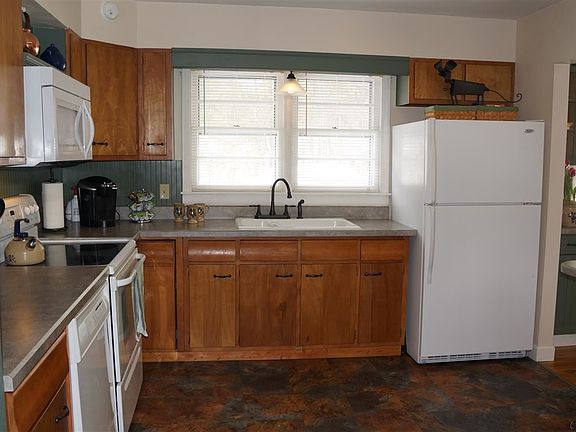 4th image of 1 Jackson Ave