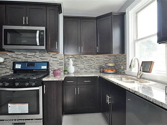 4th image of 1516 Smithfield Ave
