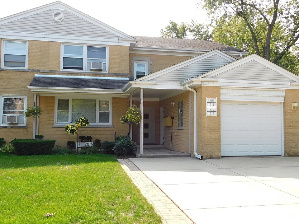 1911 Dewes St #1911