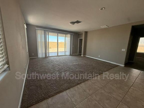 5th image of 2226 N Comiskey Dr