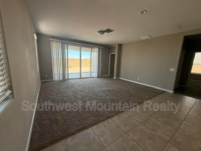 2226 E Comiskey Dr — Photo 5