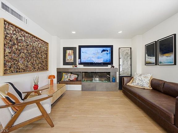 5th image of 3161 Bel Air Dr
