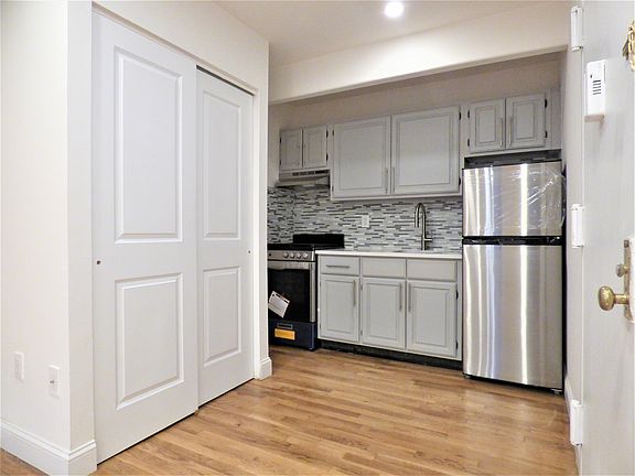 3rd image of 525 E 5th St APT 2B