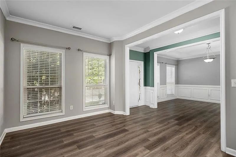 4 bed, 2.5 bath, 2568 sqft, $2,750 — Photo 2