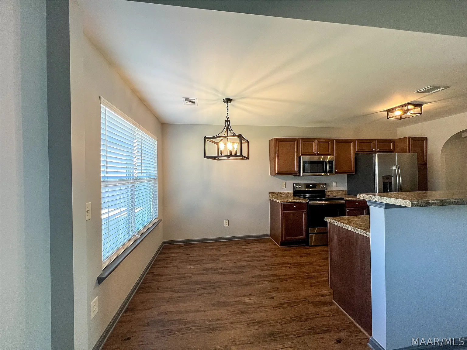 3 bed, 2.0 bath, 1751 sqft, $2,100 — Photo 4
