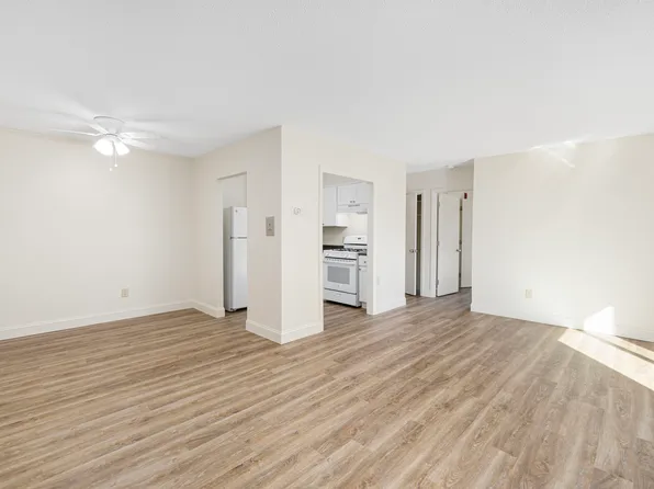 Parkway Cedarhurst Apartments