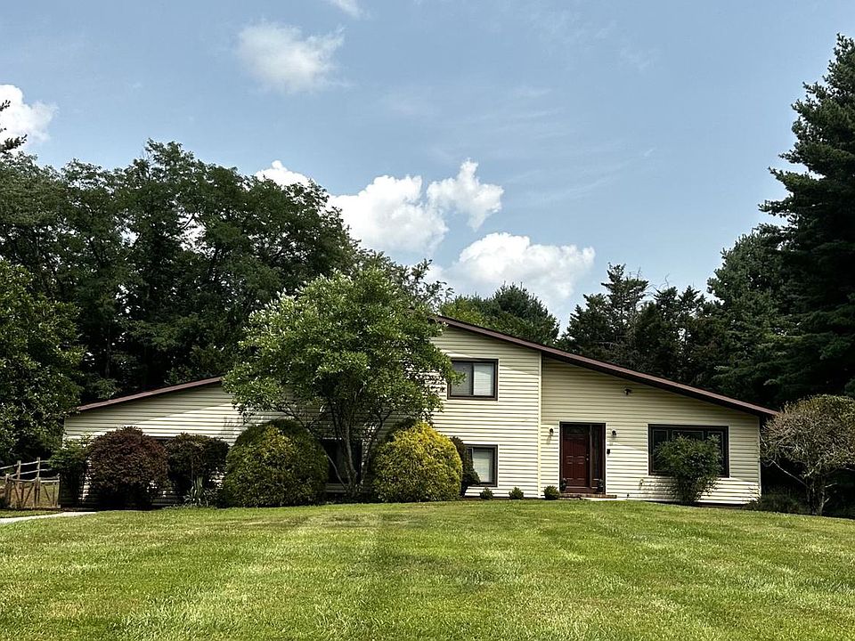 1st image of 11 Valley Glen Ct