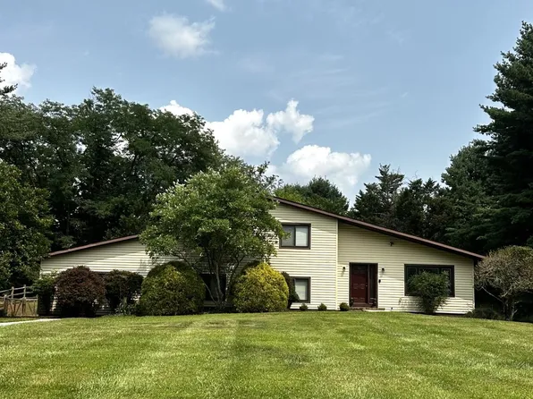 11 Valley Glen Ct, Reisterstown, MD 21136