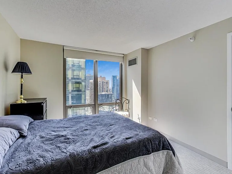 2 E Erie St #1908 — Photo 10