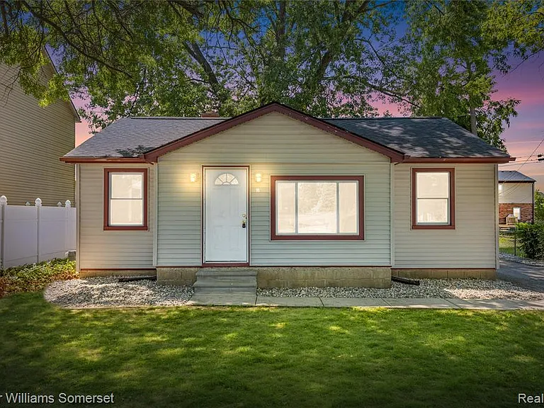 99 Tacoma Dr — Photo 1