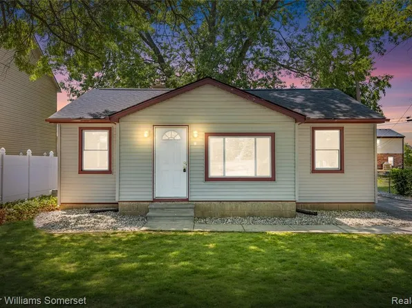 99 Tacoma Dr, Troy, MI 48084