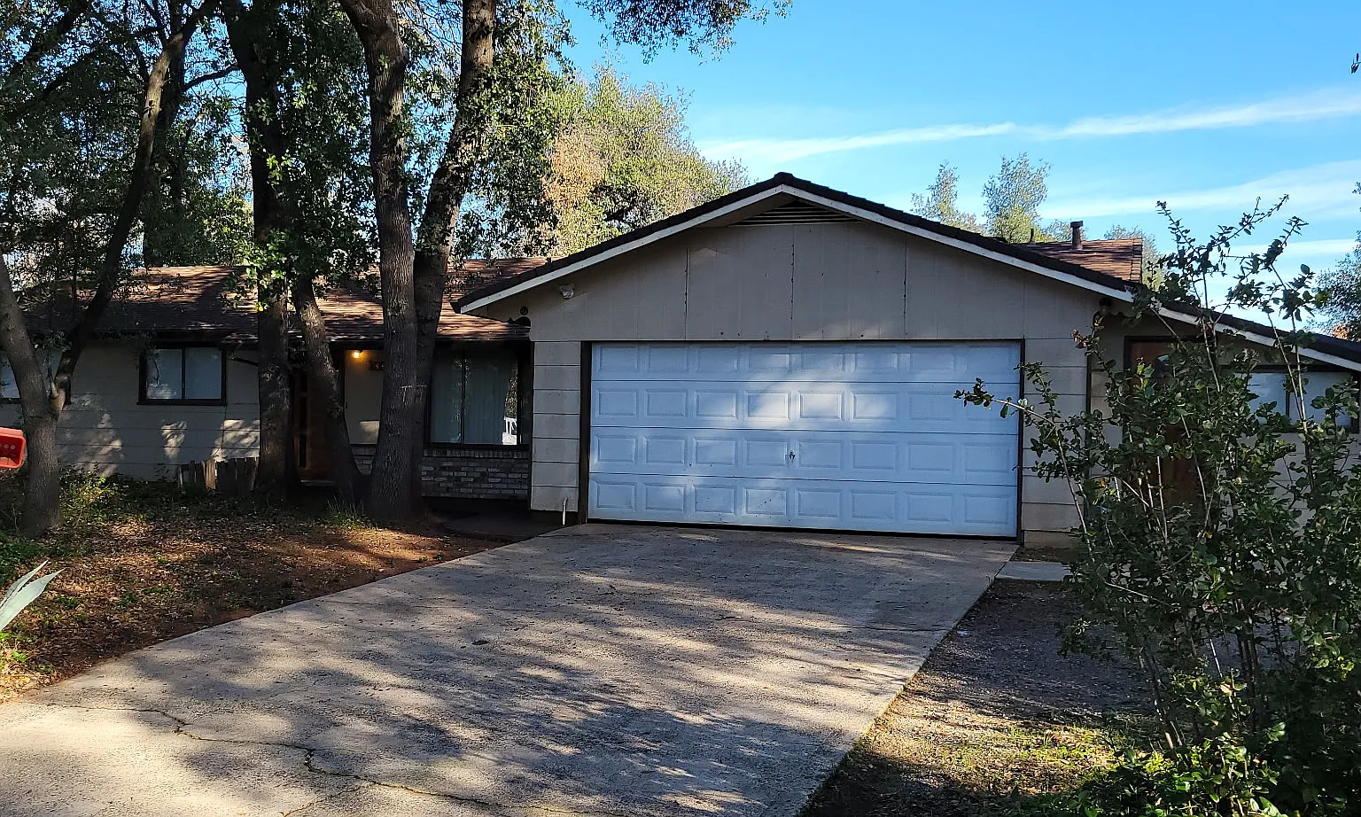 3 bed, 1.5 bath, 1550 sqft, $2,100 — Photo 1
