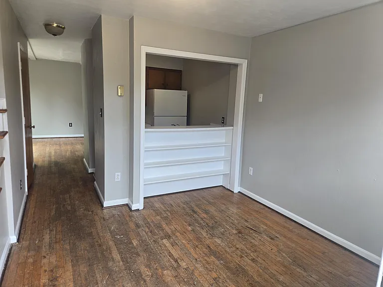711 Suburban Ave SW — Photo 4