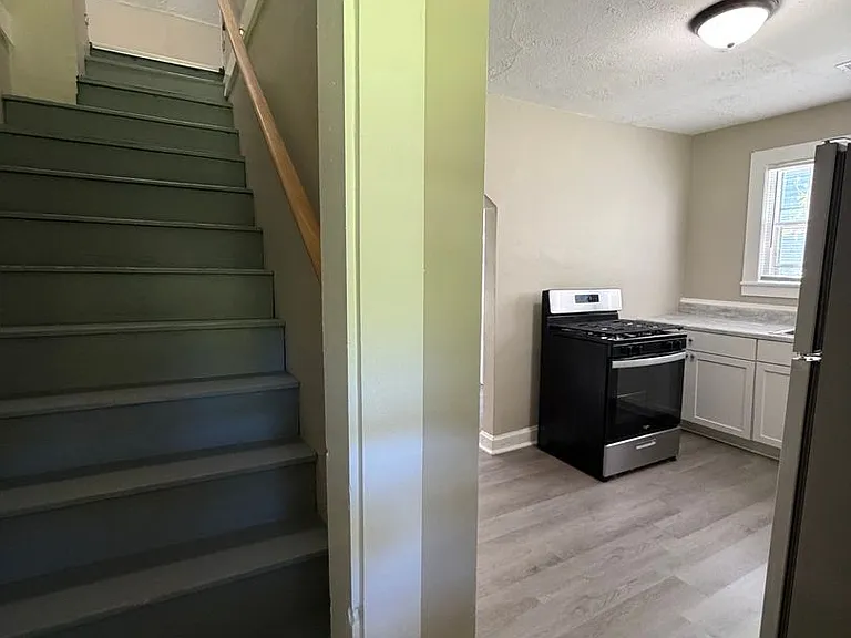 208 Linwood Dr — Photo 10
