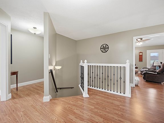 4th image of 209 N Copperwood Ct