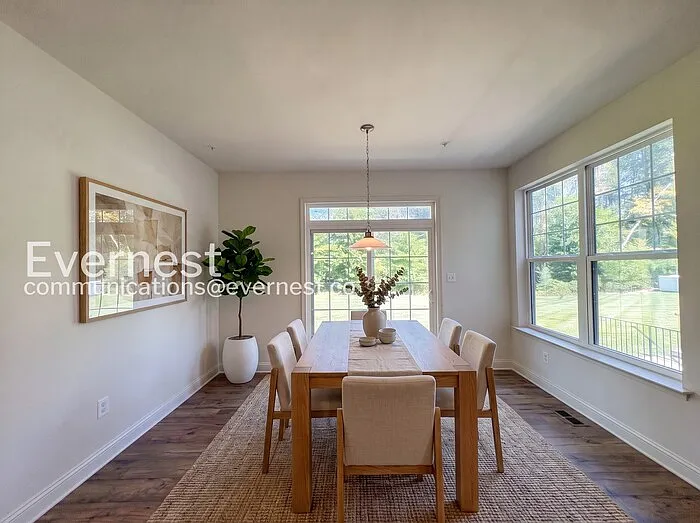 5 bed, 4.5 bath, 4120 sqft, $4,695 — Photo 4