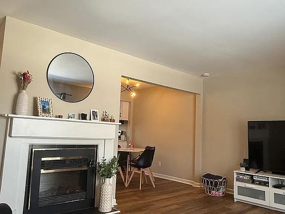 5th image of 42556 Plymouth Hollow Dr