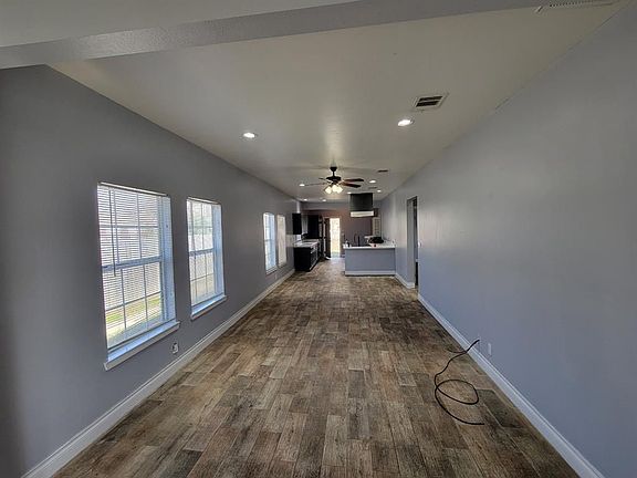 3rd image of 4415 Lyons Ave