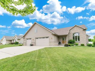 3282 Dreamer Ln, Green Bay, WI 54311