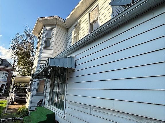 4th image of 821 Main St