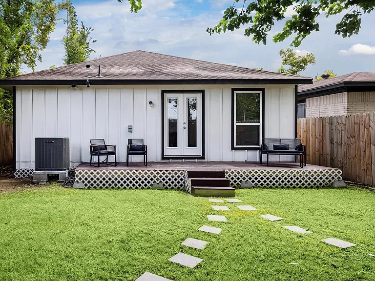 2631 Stevens St — Photo 21