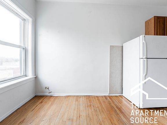 4th image of 2712 N Milwaukee Ave APT 213